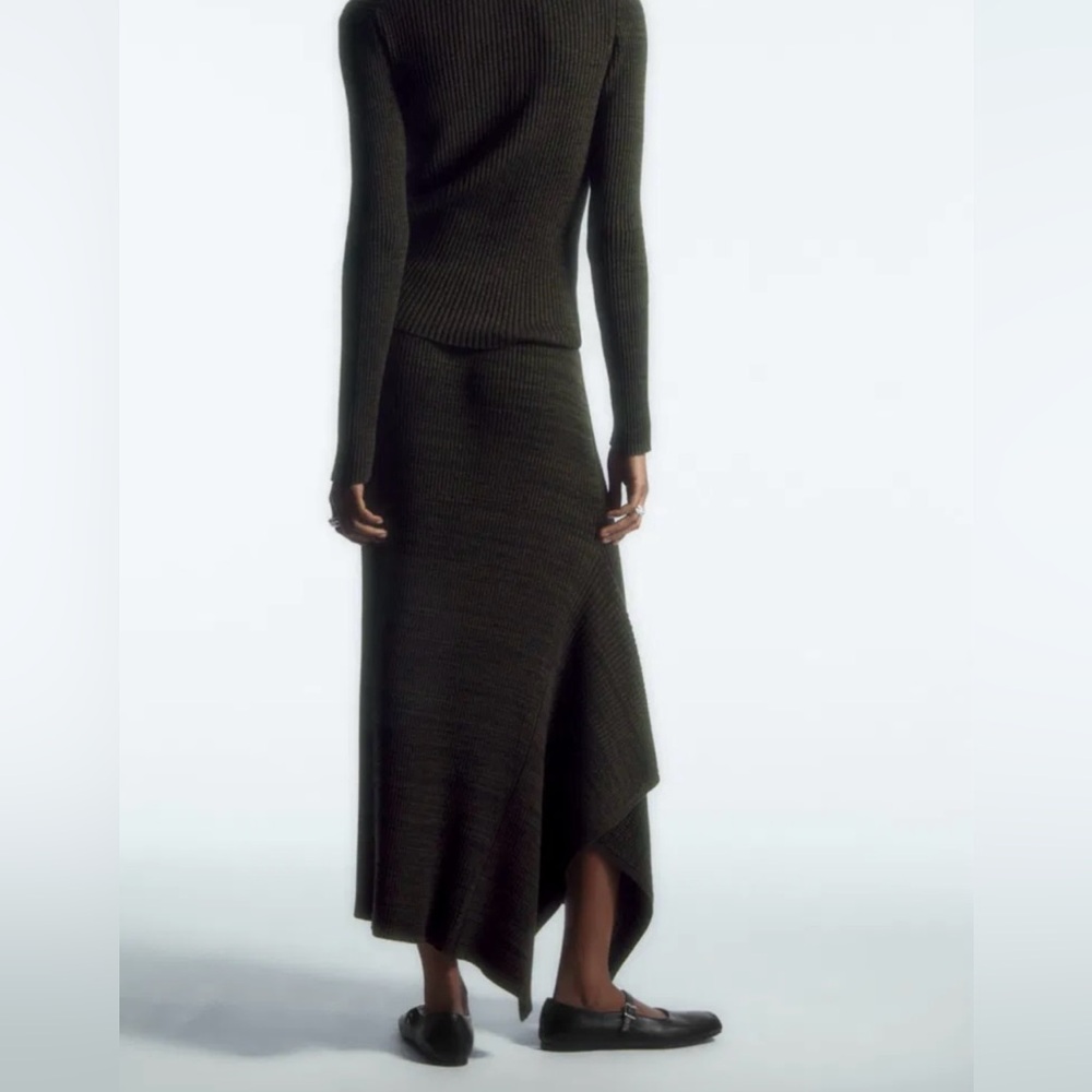 (SALE!) NWT - COS Asymmetric Skirt - Picture 2 of 9